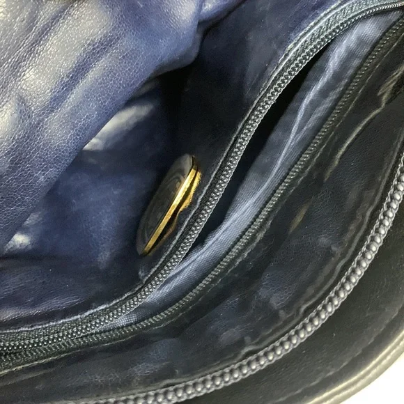 - Siso leather bag